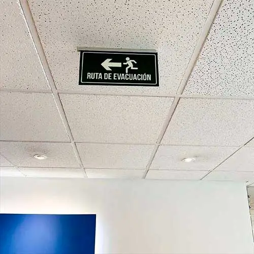señalizacion de evacuacion, señalización de evacuación y emergencia, señalizacion de evacuacion normativa, señalizacion de evacuacion normativa colombiana, ruta de evacuacion, señalizacion ruta de evacuacion