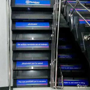 vinilo para pisosavisos, laminas de vinilo para pisos, vinilo para pisos autoadhesivo, vinilo adhesivo para pisos, vinilo impreso alto transito para pisos, floor graphics, vinilo floor graphic