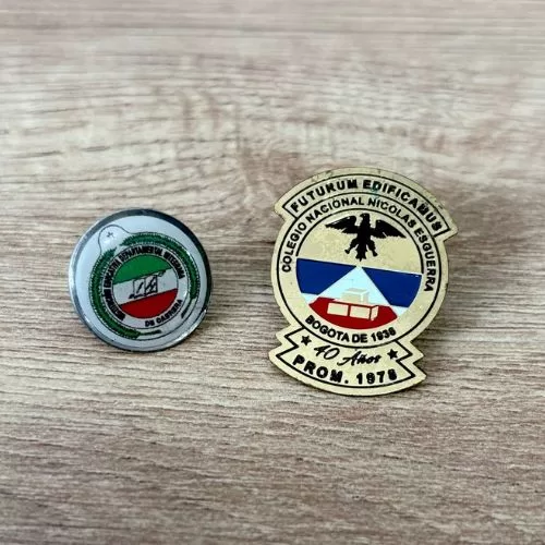 Pines con diseños Personalizados